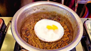 Amazing!  Street Ramen Master Grandma, Gwanjang Market  / Korean Street Food