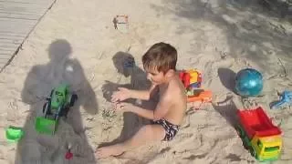 Дети на пляже в Юрмале