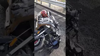 Deadly motorcycle crash. Viewer discretion is advised.