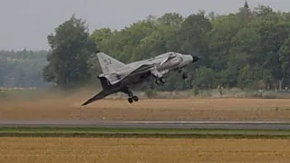 Impressive AJ37 Viggen Takeoff