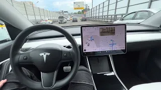 Tesla Model Y FSD автопилот в движении по Москве