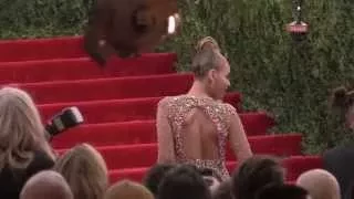 Beyonce and Jay Z arriving at Met Gala 2015