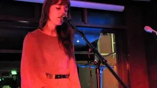 Hannah Peel sings "The Parting Glass" live at Oporto Bar Leeds 20th March 2011