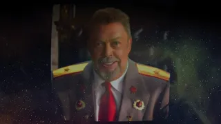 Tim Curry forgets his line