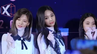 181206  신인여배우 트와이스(TWICE) 인터뷰 타임+ 공약 + 포토타임  [쯔위] Tzuyu 4K 직캠 Fancam (트와이스랜드 레드카펫) by Mera