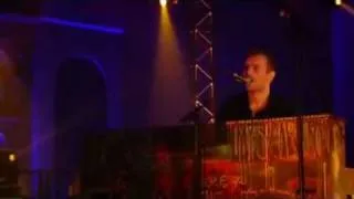 Chris Martin and Jonny Buckland of Coldplay Fix you (acoustic)