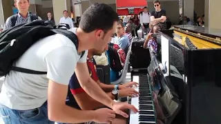 improvisation at the train station in paris no PA Lady