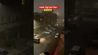 High Alert Rain in Jeddah. #staywithkhan #rain #jeddah #jeddahrain #highalert