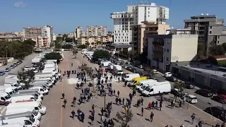 "La politica ci ascolti, non lavoriamo da mesi": nelle strade di Bari la protesta degli ambulanti