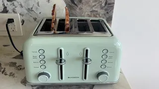 RETRO LOOK | MODERN FEATURES | BUYDEEM 4-Slice Toaster