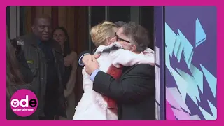 LFF2022: Cate Blanchett gives Guillermo del Toro the BIGGEST HUG AT Pinocchio Premiere 👐☺