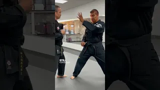 Don’t have to touch #DoubleFactor concept uses two techniques to counter an attack. #Kenpo