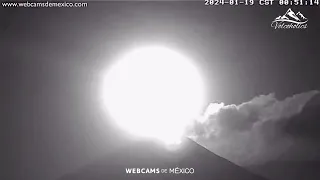 Spectacular view of Popocatepetl and the moon, 19 January 2024