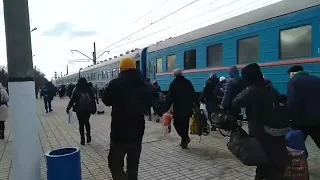 Жители Макеевки отправляются в пункты эвакуации mp4