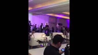 Anthony Hamilton surprises bride at wedding