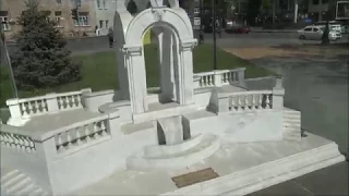 Дом учёных и памятник влюблённым в Харькове 3 мая 2014