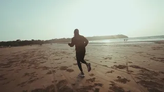 Утренняя пробежка по пляжу