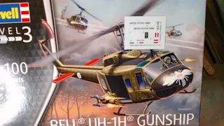 1/100 Bell Huey UH - 1H Gunship Revell