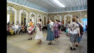 Русский танец "Уточка" танцуют ветераны