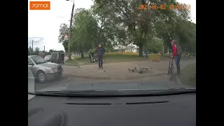 Велосипед на большой скорости врезался в Skoda. ДТП в Харькове