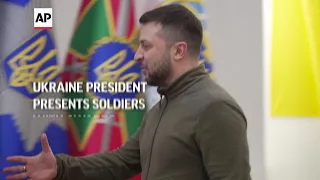 Ukraine president presents soldiers with awards