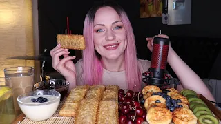 MUKBANG | 9 пирожков KFC, 10 сырников, ягоды | 9 KFC pies, 10 cheesecakes, berries не ASMR