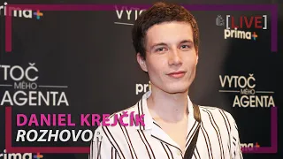 Daniel Krejčík promluvil o natáčení seriálu Vytoč mého agenta, kde hraje namyšleného asistenta Huga
