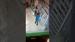 У Пологах на крадіжці в магазині "погоріла" жінка