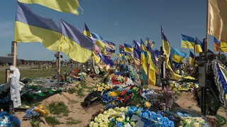 Kharkiv residents honour fallen soldiers, react to plane crash