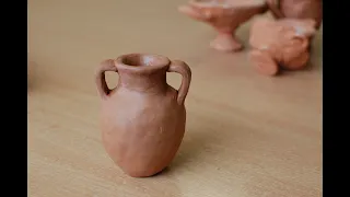 Лепка, вазы из глины.
