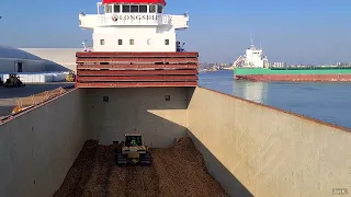 Longvik Pärnu Sadamas. Longvik ship loading in the port of Pärnu.