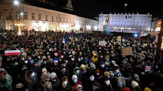 Neues Rundfunkgesetz: Zehntausende in Polen demonstrieren für Medienfreiheit