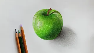 Drawing a green apple with a color pencil