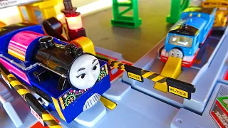 Thomas Plarail & Tomica ☆ Rainbow Bridge + Railroad Crossing Combined Course