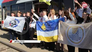 В Улан-Удэ студенты колледжей устроили акцию "Веселый трамвай"