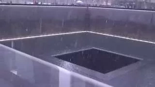 Фонтан на месте одной из башен-близнецов «World Trade Center»