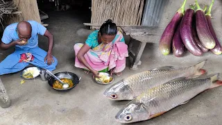 How Mrigel fish cooking & eating with brinjal by santali tribe people | rural village life India