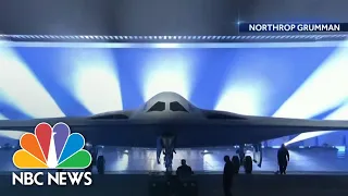 Pentagon Unveils New Stealth Bomber Plane