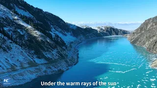 Yuhu lake: cracked ice creates stunning views in Xinjiang
