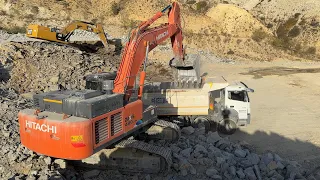 Hıtachı Zaxıs490LCH  Excavator  Trucks Loading