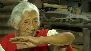 Tiene 98 años y vive sola