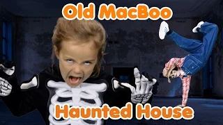 Old MacBoo Halloween Song (Old MacDonald Had a Farm) | Halloween Costumes for Kids