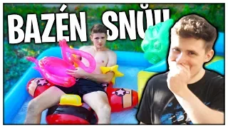 KOUPILI JSME SI BAZÉN SNŮ! Vlog /w Bax