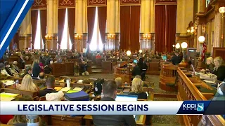 Iowa lawmakers gavel in for 2023 legislative session