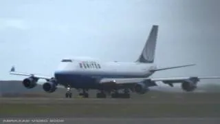 United 747-422 [N122UA] - Takeoff from Sydney - 3 January 2009