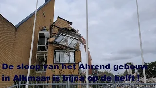 De sloop van het Ahrend gebouw in Alkmaar is bijna op de helft !