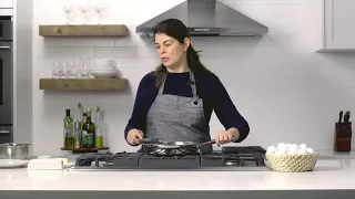 Tramontina - How to cook scrambled eggs on a stainless-steel pan.