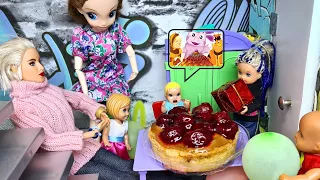 BABA KAPA'S BIRTHDAY CAKE DANIKA Katya and Max are a funny family! Barbie Dolls DARINELKA stories