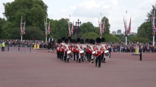Церемония смены караула в Букингемском дворце