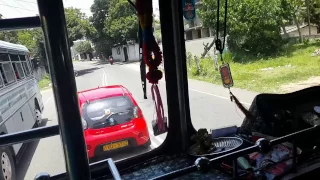 Сумасшедший  Шриланкийский водитель автобуса / Crazy bus driver on Sri Lanka